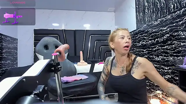 Ladyy_Scarlett webcam