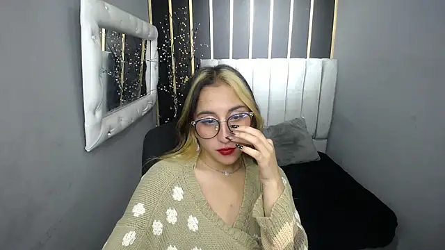 moon_shut - Moon_shut's free webcam - UK Sex Cams