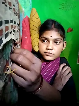 Webcam Model (Jooli_cuty)  is live.Free join now!