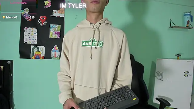 TYLERhHOT2005 webcam