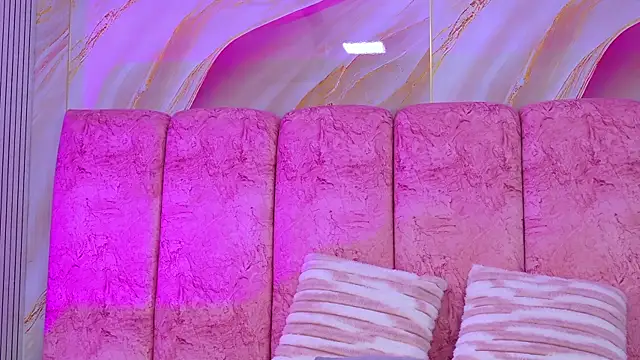 emmacurvy Stripchat cam model