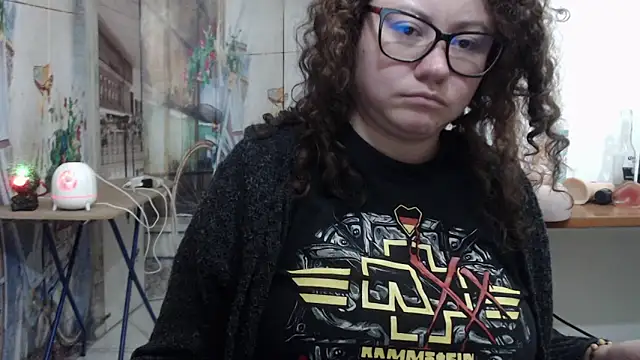 curly_greeneyed webcam