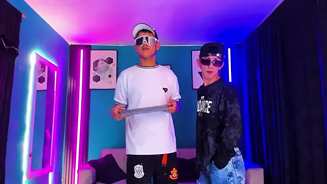 Marcus_and_Tony webcam
