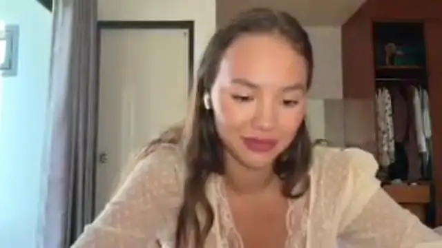 kamila_18_french webcam