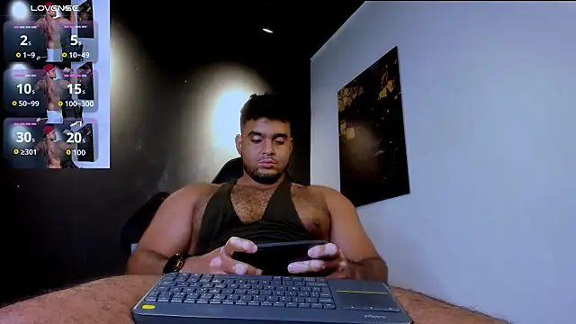 Big_furry_bear13 webcam