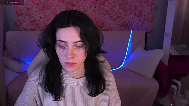 CurleyBlueEyes webcam