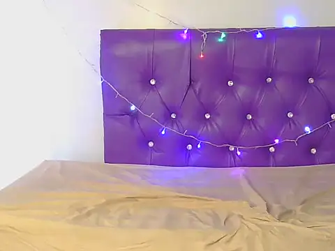 SlipperyLipsX webcam