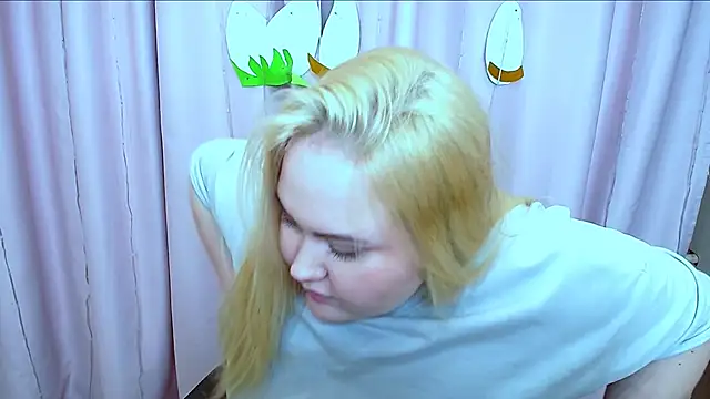 BlondeGlem webcam