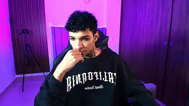 im_usuga - Im_Usuga's free webcam - UK Sex Cams