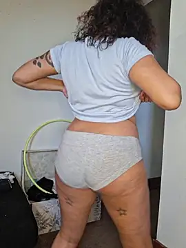 Webcam Model (VelvetVixen_735)  is live.Free join now!