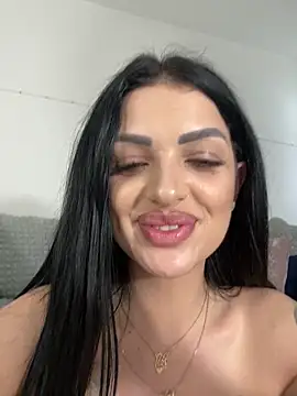 Webcam Model (IrisRossie) is live