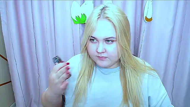 BlondeGlem webcam