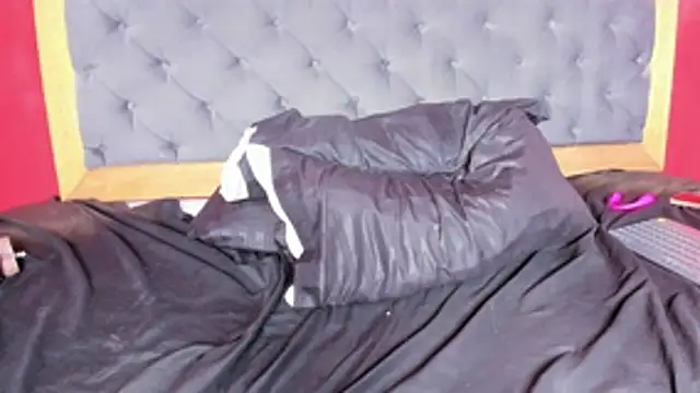 YayaHilton live sex cam