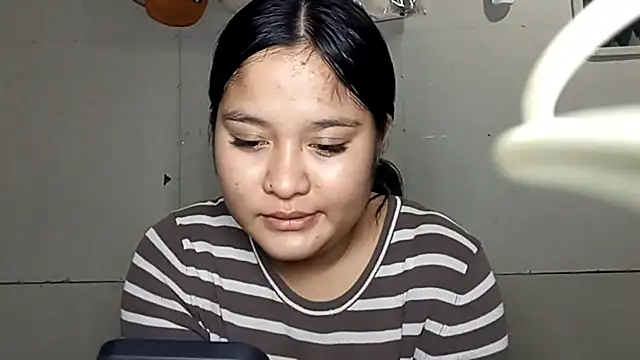 BrandeePhatdouang webcam