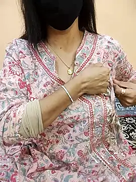 rising_queen (F milf) - Dildo Show in Public