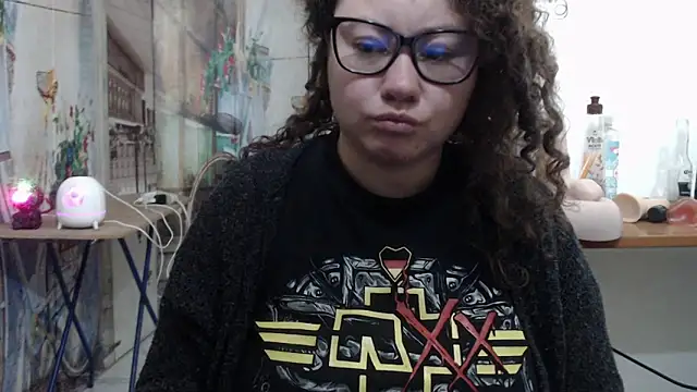 curly_greeneyed webcam