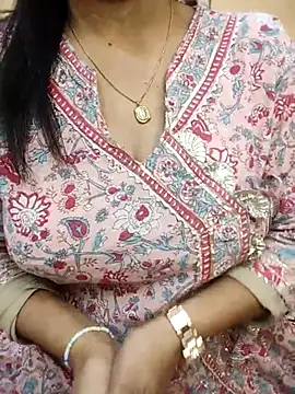 rising_queen (F milf) - Dildo Show in Public