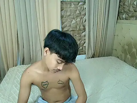 lunawalton - LunaWalton's free webcam - UK Sex Cams