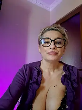 Webcam Model (LunaBlaise)  is live.Free join now!