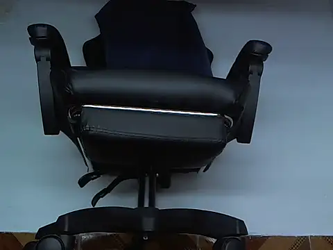 alphacashmaster777 - Alphacashmaster777's free webcam - UK Sex Cams