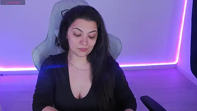 lucialoca - LuciaLoca's free webcam - UK Sex Cams