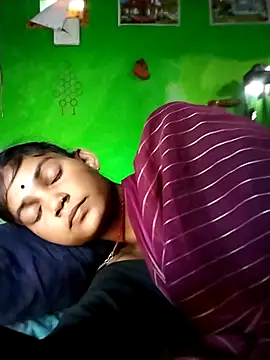 Webcam Model (Jooli_cuty)  is live.Free join now!