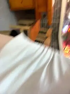 美女littleqiu在线直播