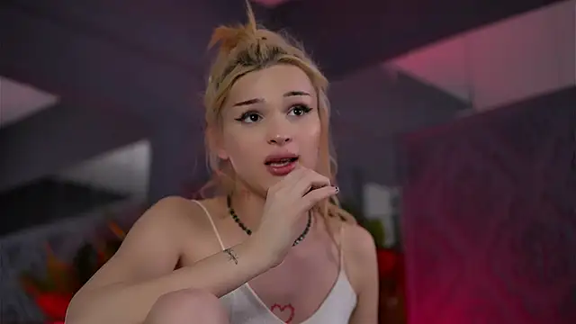 BrattyScarlet live sex cam