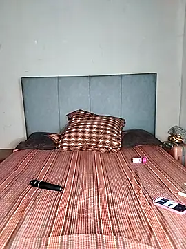 ThickPearlx23 webcam