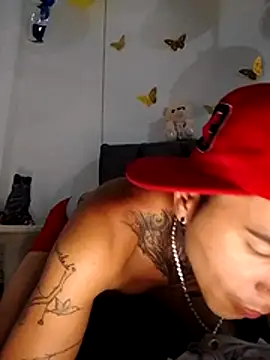 andres_urrieta - ANDRES_URRIETA's free webcam - UK Sex Cams