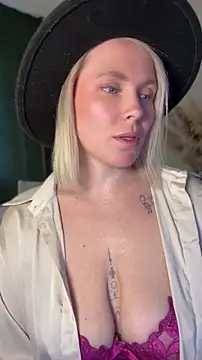 Charming_Daphny webcam