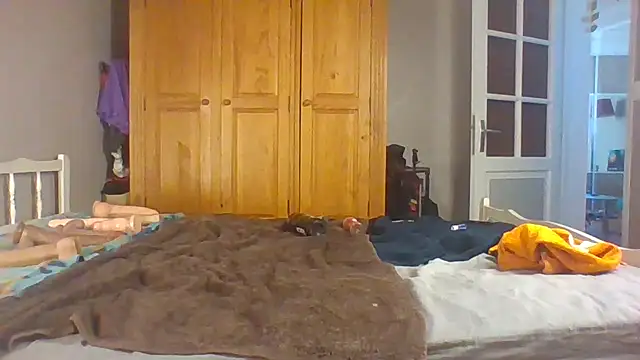 DildoPlayer33 webcam
