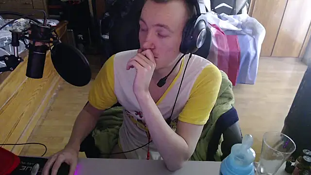 BabyDracoDarkfang webcam