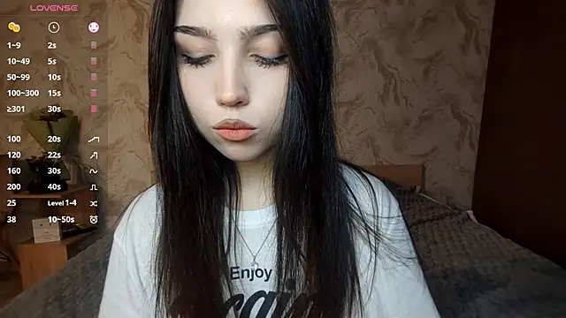 Qwami_Amie webcam