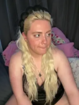 Blondiee3088 webcam