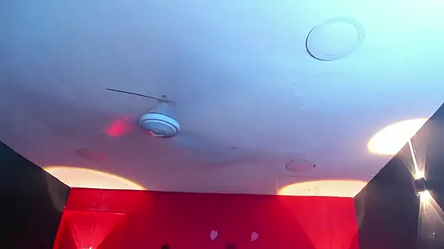 yayahilton - YayaHilton's free webcam - UK Sex Cams