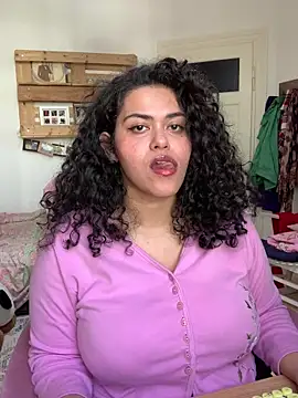 Curvydesifromgermany webcam