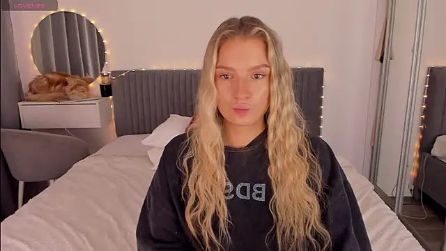 CassieRayss Stripchat cam model