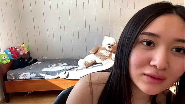 YourMiIa Stripchat cam model