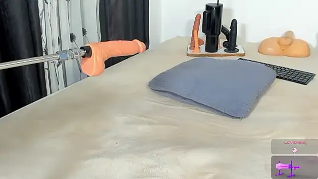 CREAMY_BUBBLEGUM live sex cam