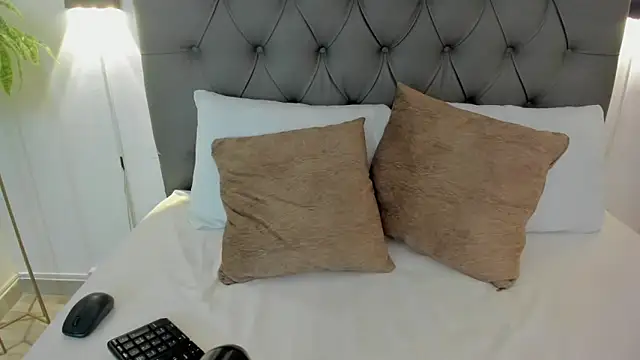 bella_99_ - Bella_99_'s free webcam - UK Sex Cams