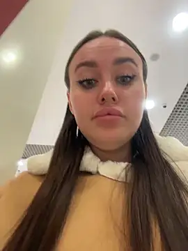 KiraSunshine Stripchat cam model