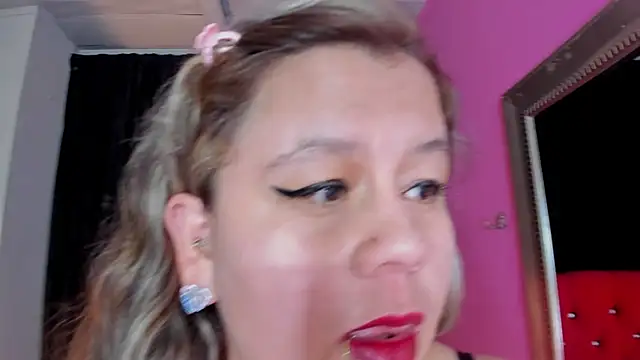 ScarletBigTitties webcam