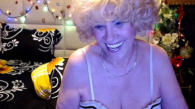 HappyWomanOn webcam