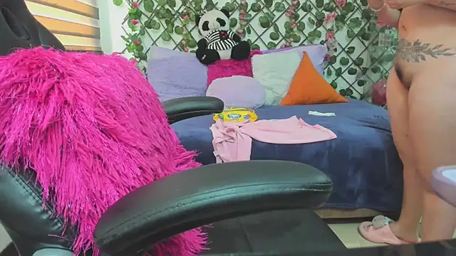 emiily_88 - Emiily_88's free webcam - UK Sex Cams