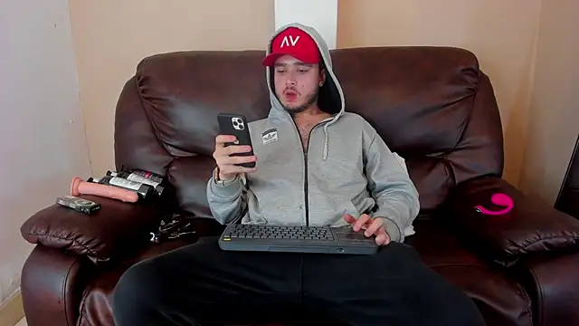 salvattore_muller - Salvattore_Muller's free webcam - UK Sex Cams