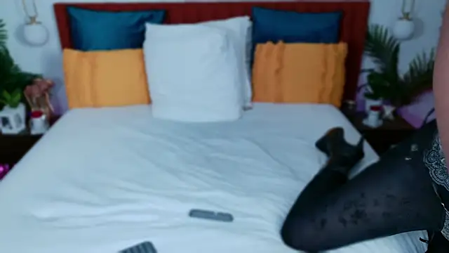 ShanialaFrancaise live sex cam