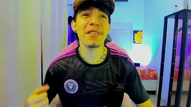 bad_bunnyy_ (M twink) - choose truth or dare