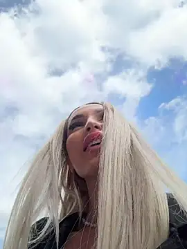 ArianaXO_ live sex cam