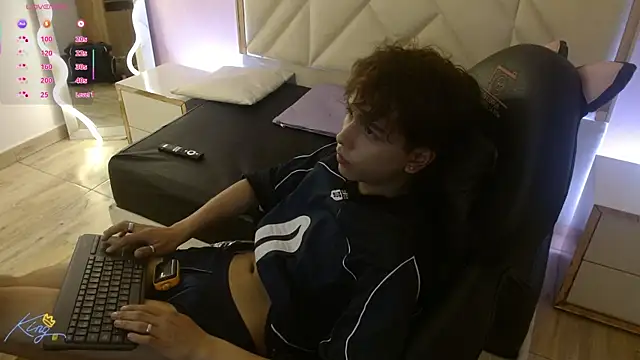 elian_tay (M twink) - flash feet